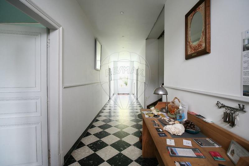 Maison - 280 m² - 8 pièces