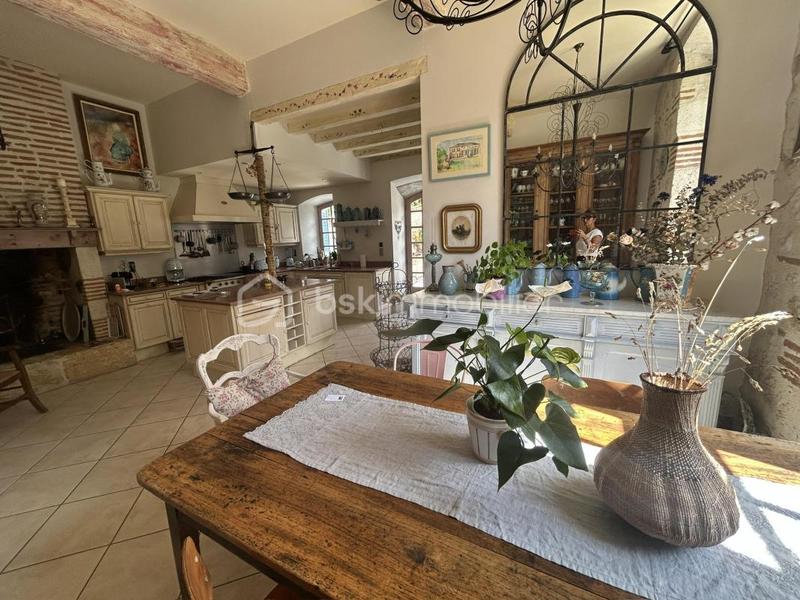 Propriété - 597 m² - 8 pièces