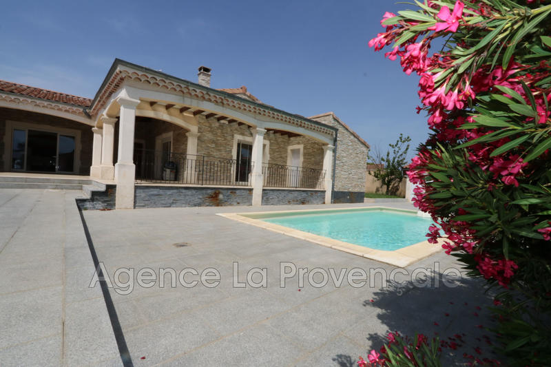 Maison - 236 m² - 7 pièces