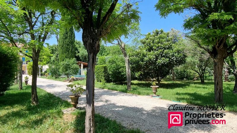 Maison - 237 m² - 9 pièces