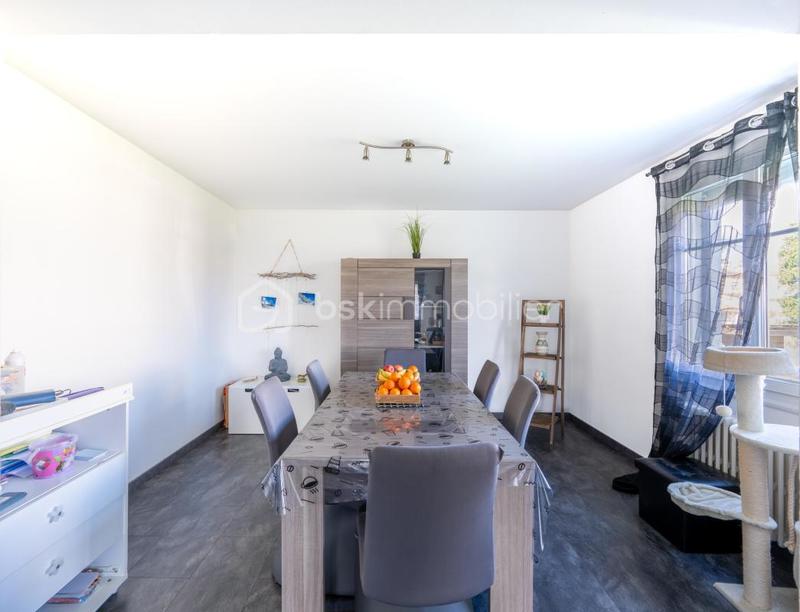 Maison - 200 m² - 7 pièces