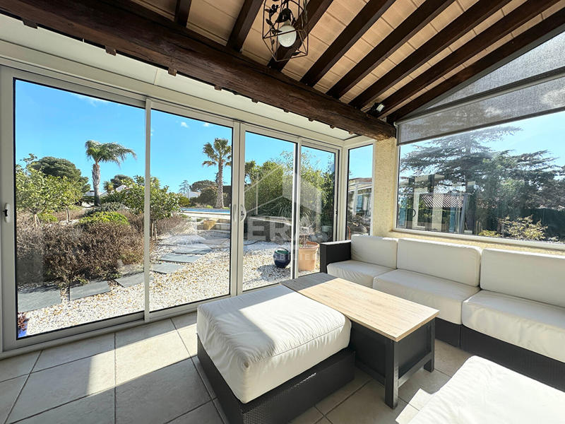 Maison - 270 m² - 9 pièces