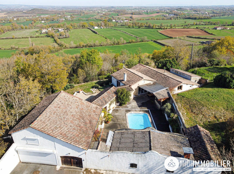 Maison - 222 m² - 4 pièces