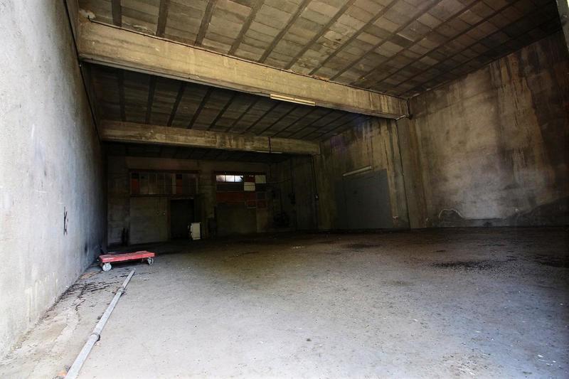 Entrepôt - 1 227 m²