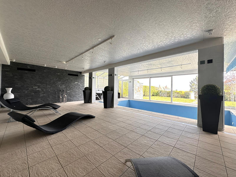 Maison - 380 m² - 11 pièces