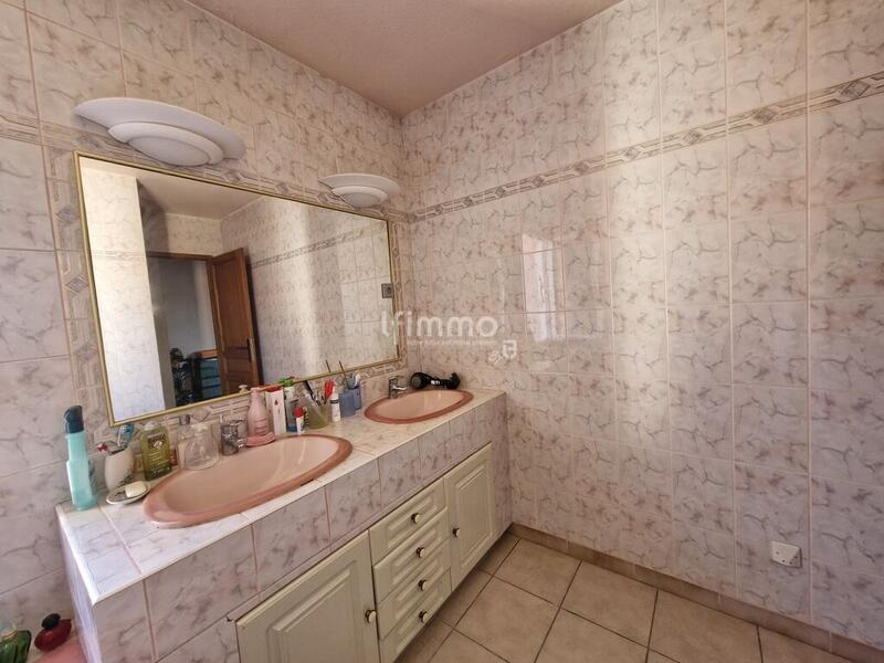 Maison - 94 m² - 7 pièces