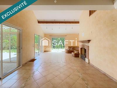 Maison - 138 m² - 6 pièces