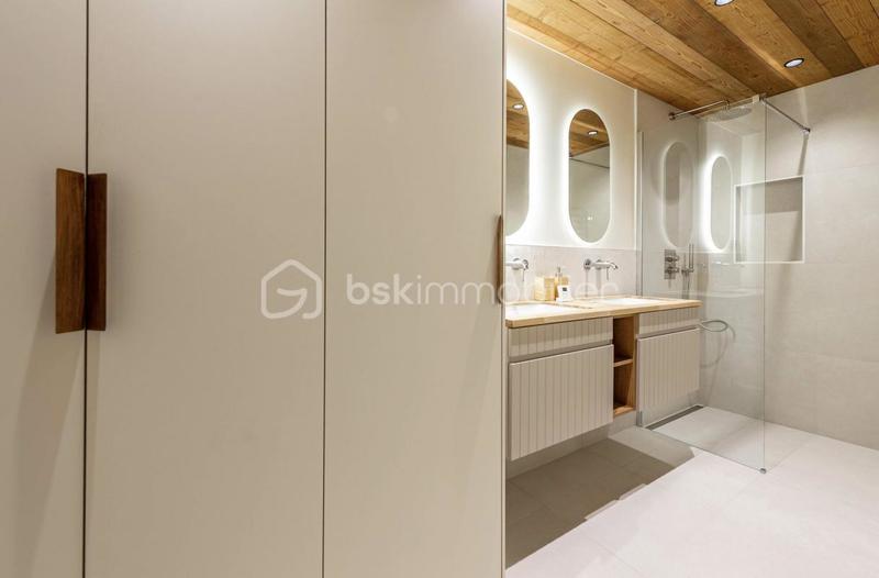 Châlet - 216 m² - 9 pièces