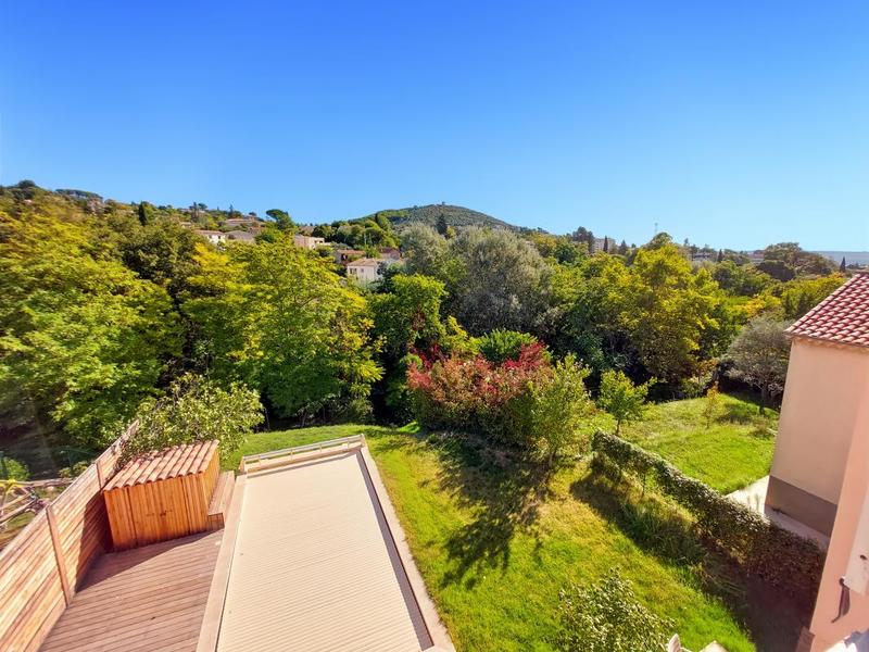 Maison - 168 m² - 8 pièces