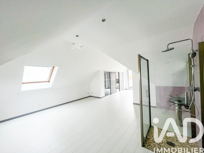 Maison - 204 m² - 7 pièces