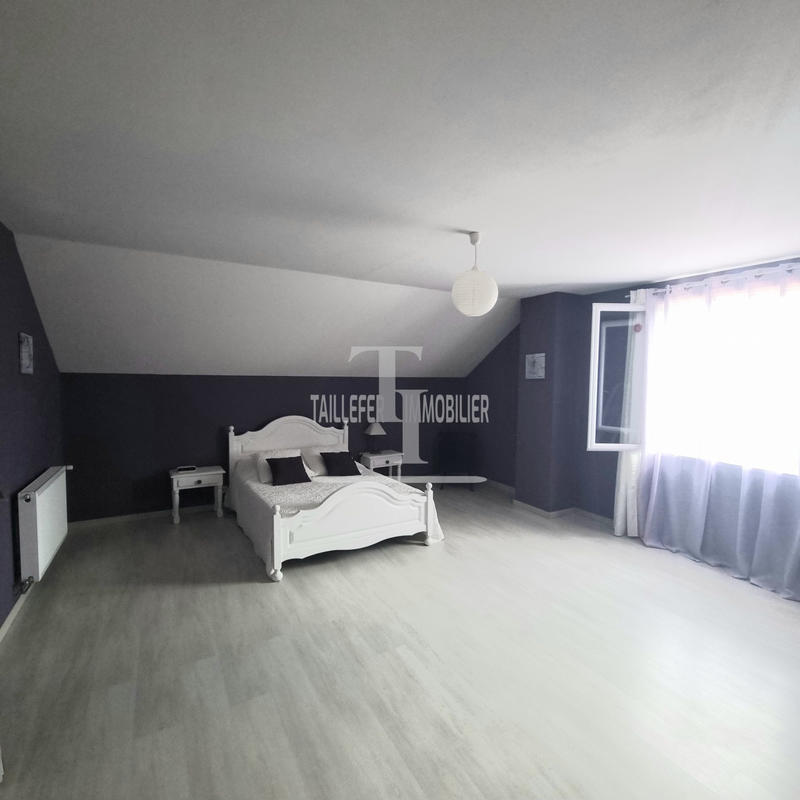 Maison - 210 m² - 6 pièces