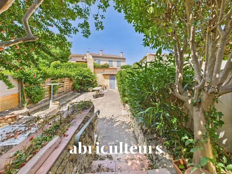 Maison - 94 m² - 5 pièces