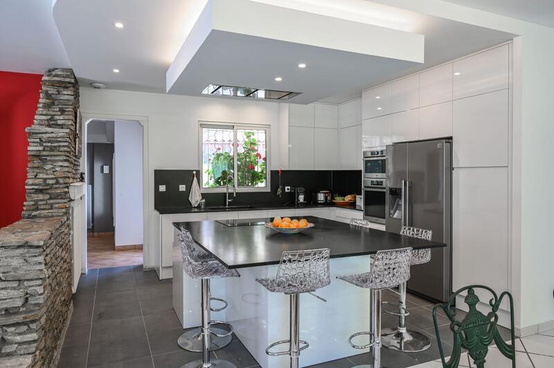 Maison - 243 m² - 7 pièces