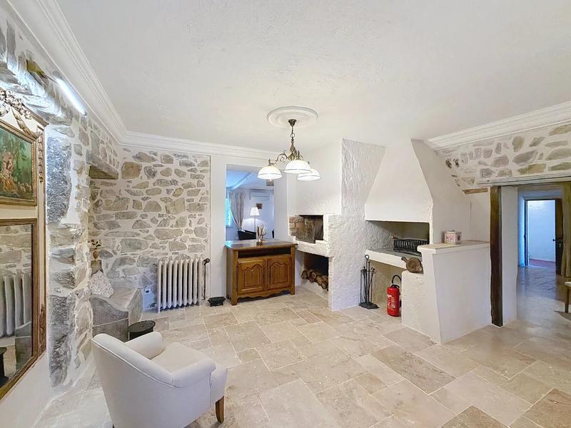 Maison - 397 m² - 8 pièces