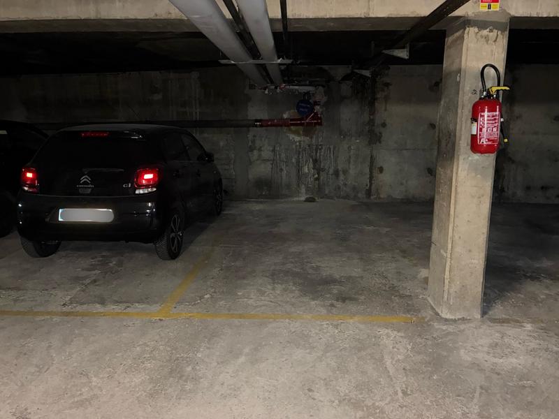 Parking / Garage - 11 m²