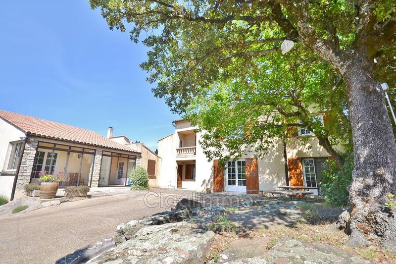 Villa - 200 m² - 9 pièces