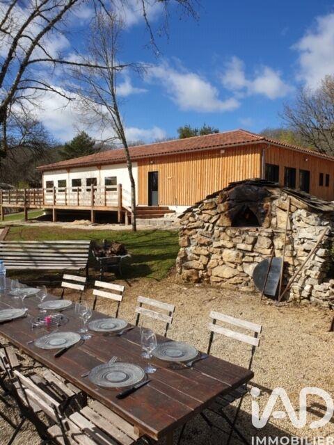 Maison - 1 000 m² - 30 pièces