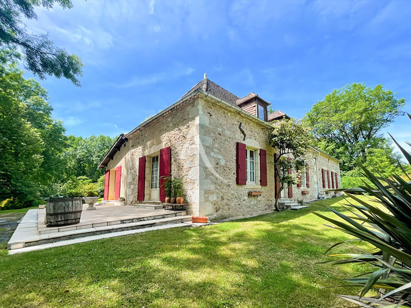 Maison - 193 m² - 9 pièces