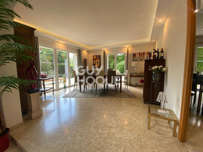 Maison - 339 m² - 8 pièces