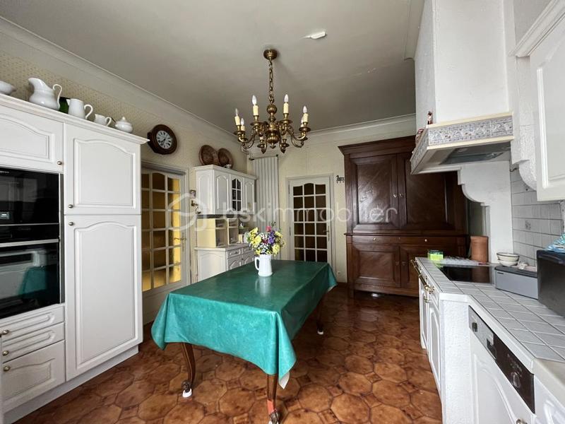 Maison - 308 m² - 9 pièces