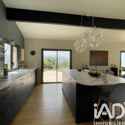 Maison - 159 m² - 5 pièces