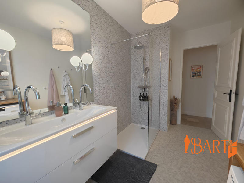 Maison - 325 m² - 4 pièces