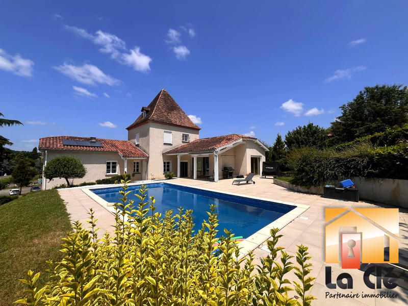 Maison - 278 m² - 7 pièces