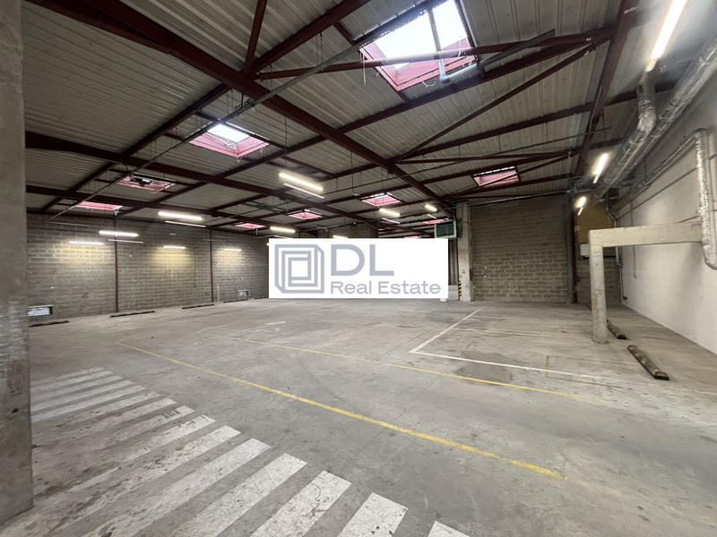 Entrepôt - 1 600 m²