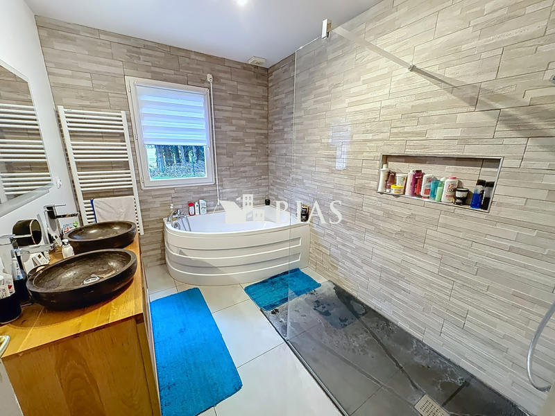 Maison - 197 m² - 7 pièces