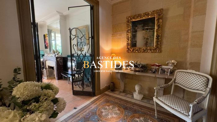 Maison - 262 m² - 10 pièces