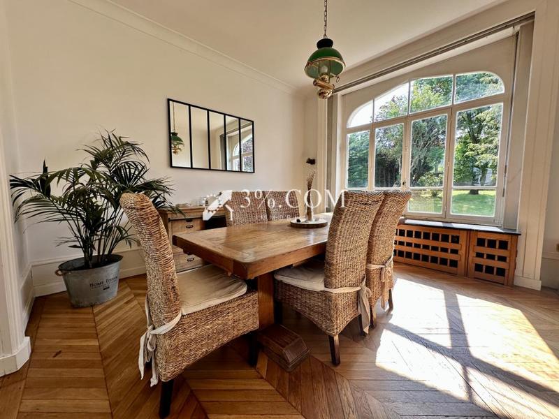 Maison - 219 m² - 8 pièces