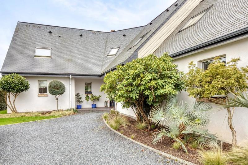 Maison - 235 m² - 7 pièces