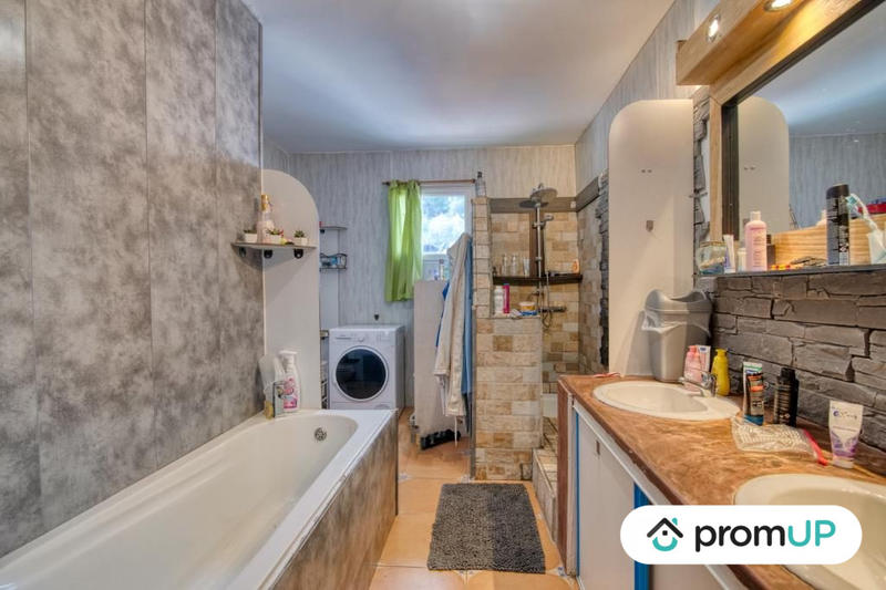 Maison - 285 m² - 10 pièces