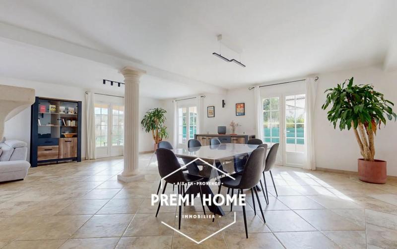 Maison - 260 m² - 7 pièces