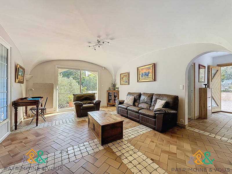 Maison - 250 m² - 8 pièces