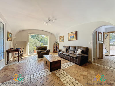 Maison - 250 m² - 8 pièces