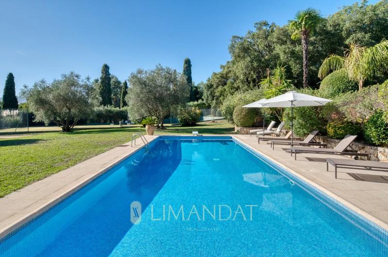 Villa - 237 m² - 8 pièces