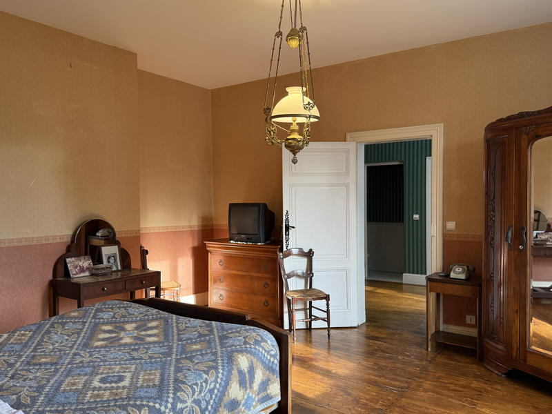 Maison - 217 m² - 9 pièces