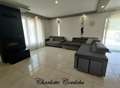 Maison - 253 m² - 9 pièces