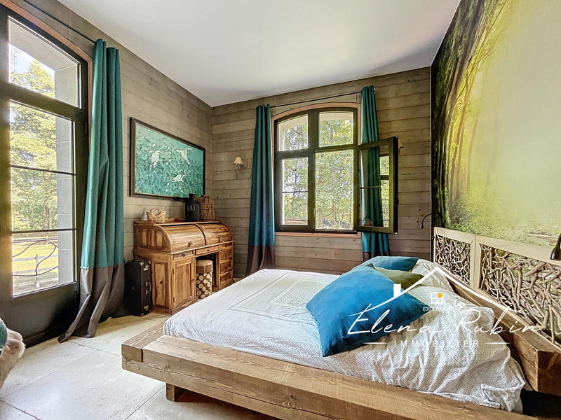 Propriété - 378 m² - 12 pièces