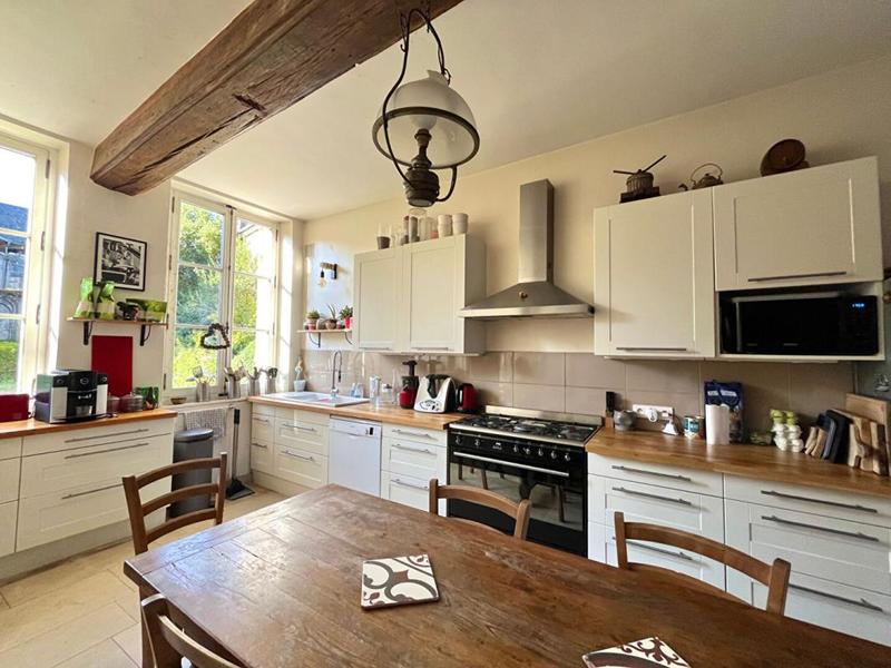 Propriété - 288 m² - 10 pièces