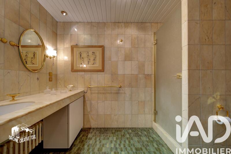 Maison - 464 m² - 12 pièces