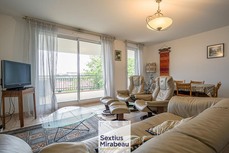 Appartement - 90 m² - 4 pièces