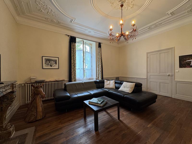 Maison - 250 m² - 8 pièces