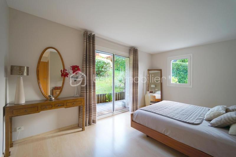 Demeure - 234 m² - 6 pièces