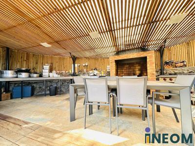 Villa - 250 m² - 8 pièces