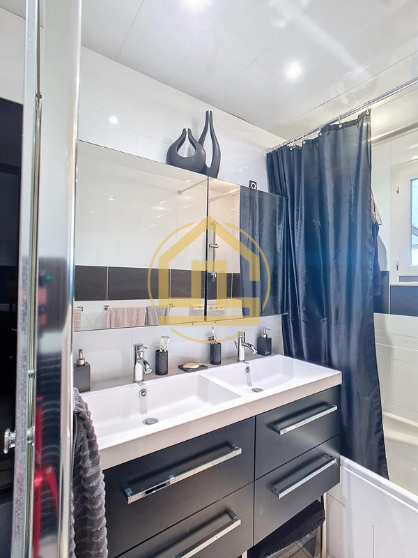 Maison - 115 m² - 6 pièces