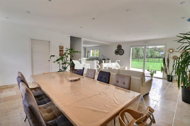 Maison - 161 m² - 5 pièces