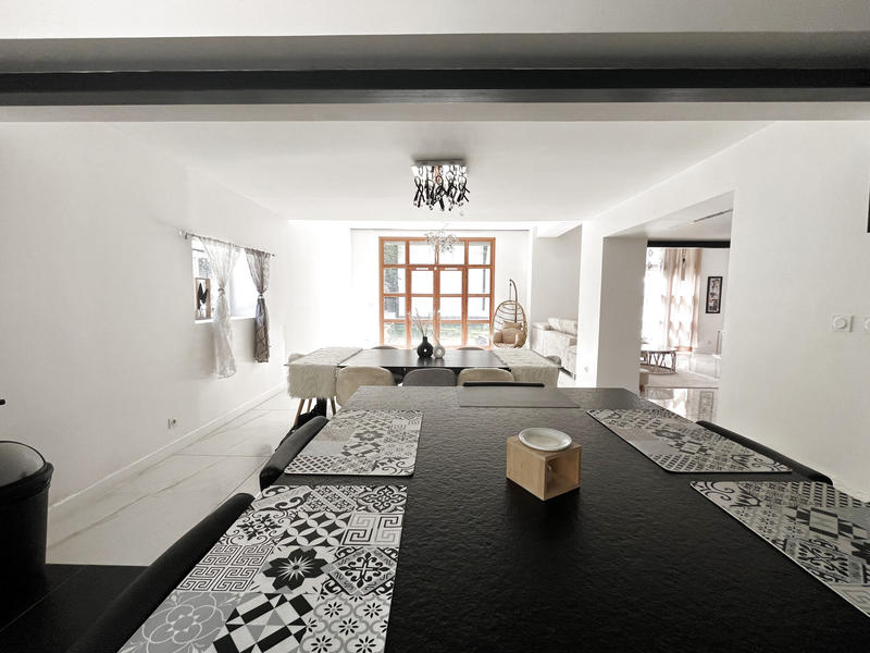 Maison - 180 m² - 5 pièces