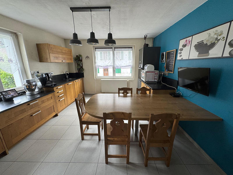 Maison - 200 m² - 8 pièces